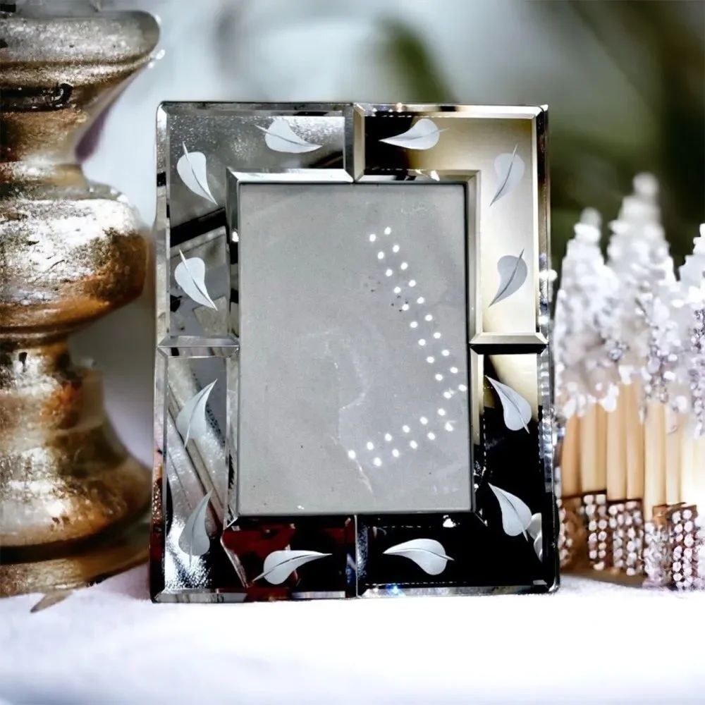 5 x 7 l Mirrored l Frosted Leaf l Picture Frame with Easel l Glass l Vintage